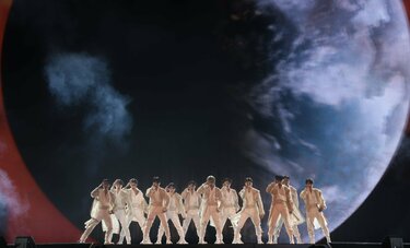 紅白初出場のSEVENTEEN、「愛してます」と告白 大合唱の埼玉・ベルーナドーム公演レポート