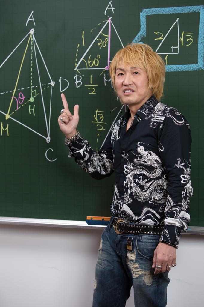 カリスマ数学講師・坂田アキラが語る「受験勉強の本当の価値」 | AERA 