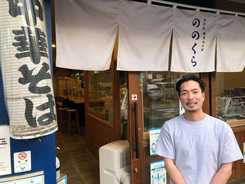 「ののくら」店主の白岩さん。店主が現場に立つことを大切にしている（筆者撮影）