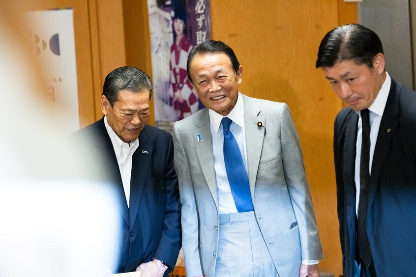 自民党の麻生太郎最高顧問（写真映像部・上田泰世撮影）