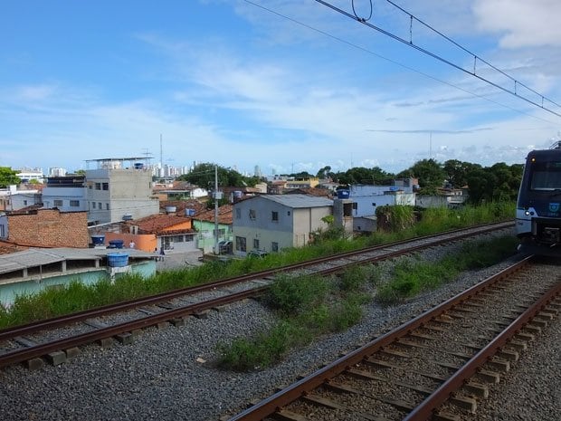 メトロ駅からの風景。これらの住宅はかなり上等なもの（撮影／竹田聡一郎）