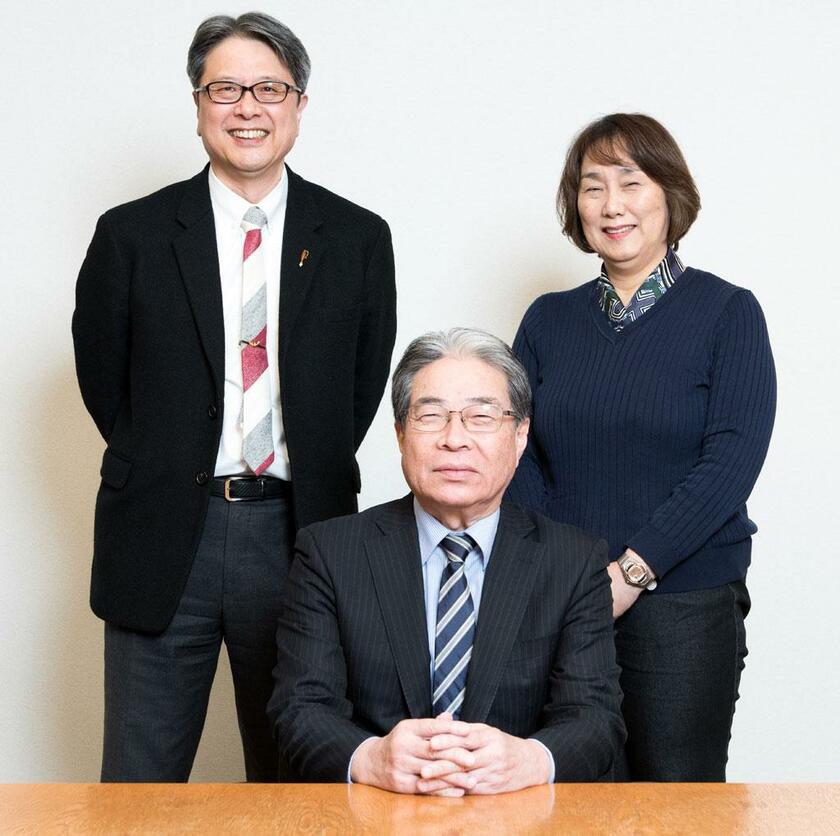 紅野謙介さん、南風原朝和さん、羽藤由美さん（左から）。３人の専門家が１年後に迫った共通テストの立て直しについて提言した（撮影／写真部・小山幸佑）