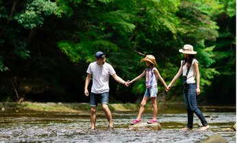 家族旅行で学校を「公休」扱いにする自治体も登場! 子どもの生きる力を育む「旅育」とは