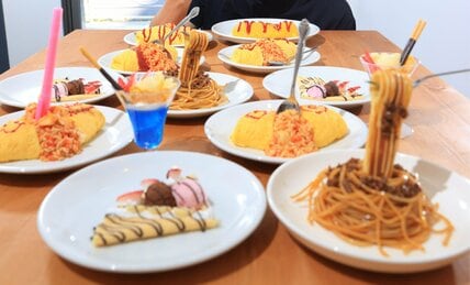 浅草の食品サンプル体験カフェが人気　訪日客など来客4千人超　つくった後でそっくり料理も注文OK