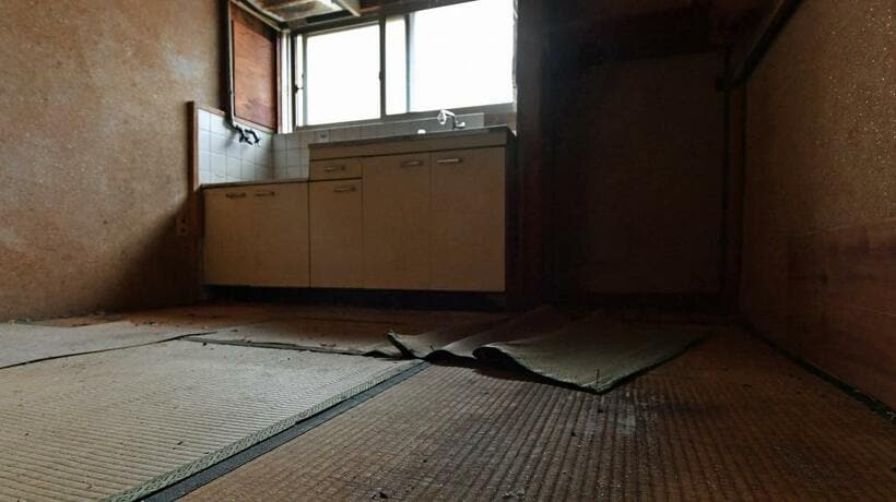 孤独死した住人の遺体が見つかったアパートの一室=大阪府豊中市　（ｃ）朝日新聞社