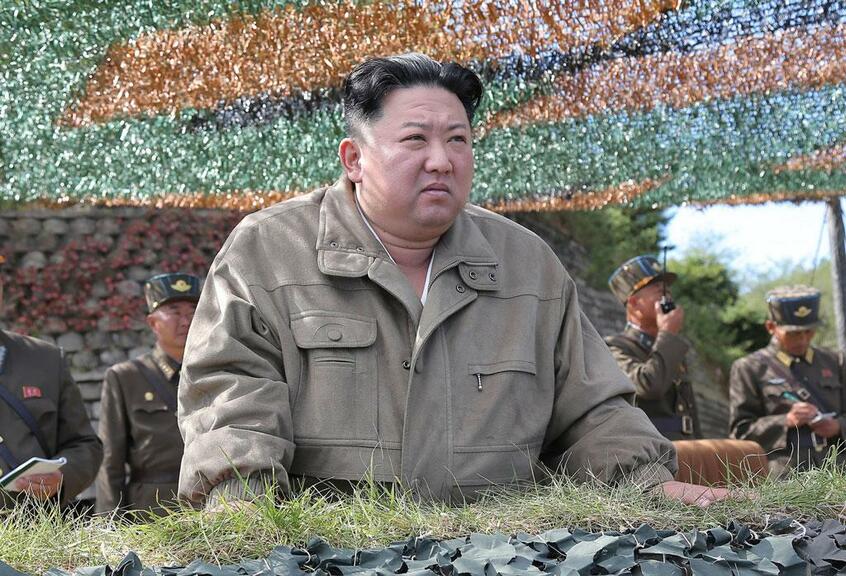 空軍の訓練を指導する金正恩氏(朝鮮通信)