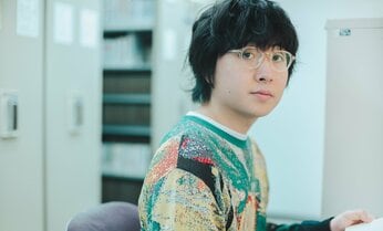 シンガーソングライター・崎山蒼志が初の著書で描く、現実と妄想が混ざり合う独創的な世界