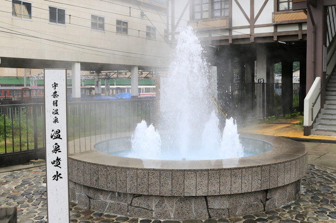 宇奈月温泉駅の温泉噴水