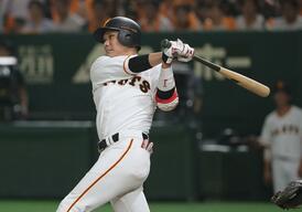 野球 バッティング アクション 写真 モノクロ 米国カリフォルニア州サンバーナ