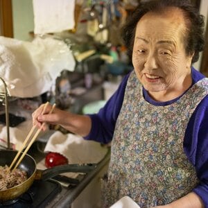 102歳現役美容部員「おいしいは原動力」 人生において「初めての味」こそが元気の源