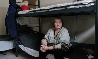 爆撃で「右手を失った息子」母が隠す父の死 ウクライナの施設に収容されるロシア人のリアル