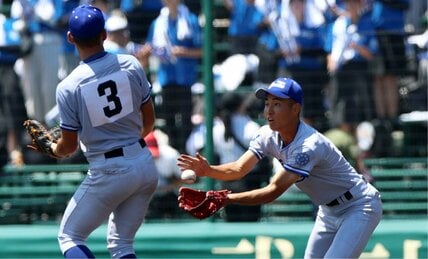 一塁フライを「ヘディング」→味方の好捕でアウト　夏の甲子園で本当にあった珍事3選