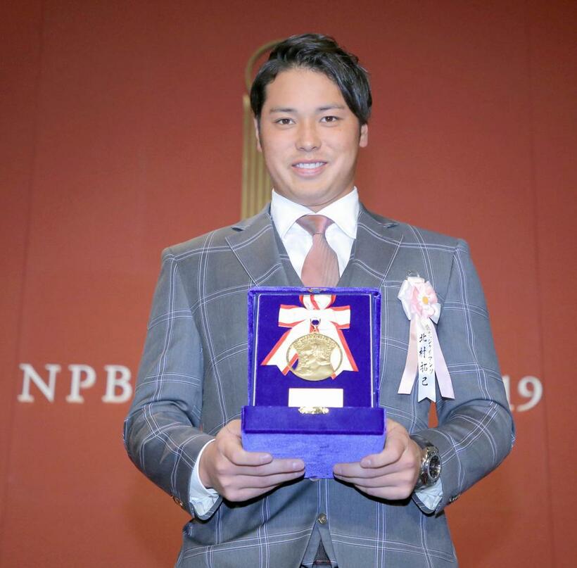 イースタン・リーグ最高出塁率者賞のタイトルを受賞した巨人・北村拓己(C)朝日新聞社