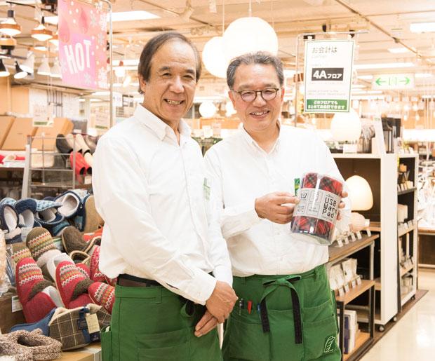 渋谷店の澤頭さん（左）と亀井さん（右）。澤頭さんは接客の優れた店員に与えられる、グッドサービスのダブルスター保持者。話をよく聞くことを大事にしている（撮影／写真部・小山幸佑）