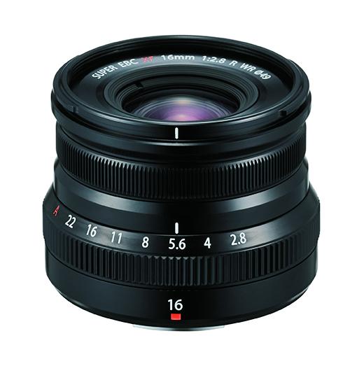 XF16mmF2.8 R WR　X－T30にベストマッチな小型・軽量レンズ。35ミリ判換算24ミリとなる広角レンズだ。シルバー鏡筒もある