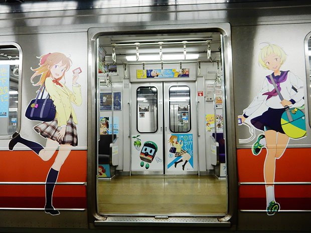 ２０１５年１０月下旬まで東西線で運行するアニメ列車