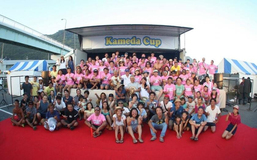 亀田メディカルセンターが主催する医療従事者のためのサーフィン大会「Kameda Cup in Kamogawa」の2019年大会の１コマ（本人提供）