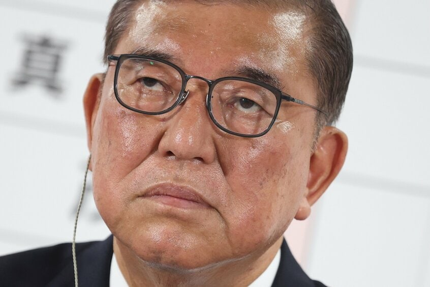 潜在意識に刷り込まれた? 選挙結果を受けて厳しい表情の石破茂主張