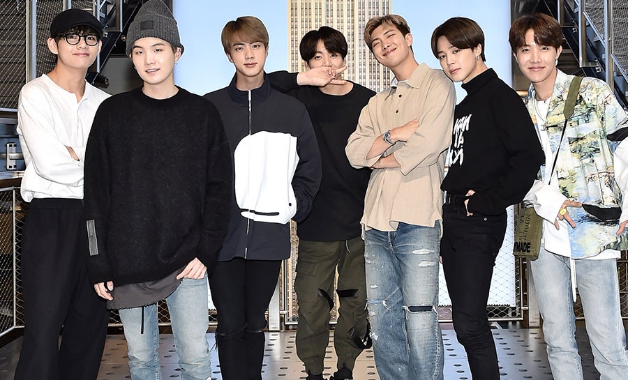 BTS、Helinoxからパープルのコラボ・コレクションを発売 | AERA dot. (アエラドット)