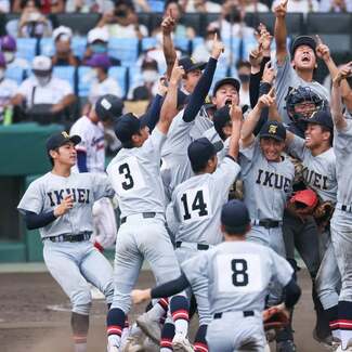 「全員野球」で栄冠つかむ 夏の甲子園で仙台育英が東北勢初の優勝を果たした理由