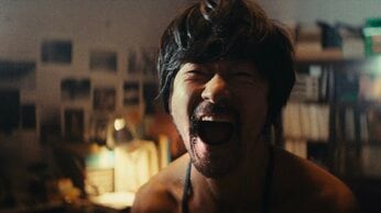伝説の写真家とその妻、異形の愛の形があった 映画「レイブンズ」
