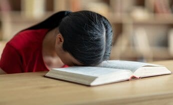 本を読むのはタイパが悪い? 講義の課題図書を敬遠する大学生たち 「効率重視」の考えに「がっかりした」「教え方を見直す」