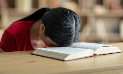 本を読むのはタイパが悪い? 講義の課題図書を敬遠する大学生たち 「効率重視」の考えに「がっかりした」「教え方を見直す」