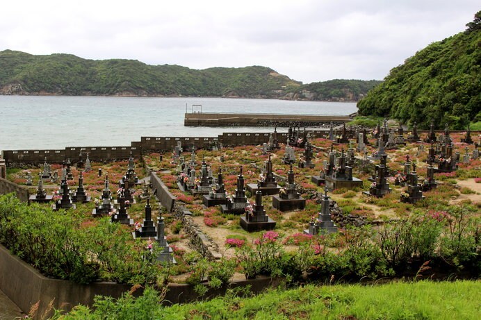 五島列島 頭ヶ島協会のうみに面したお墓