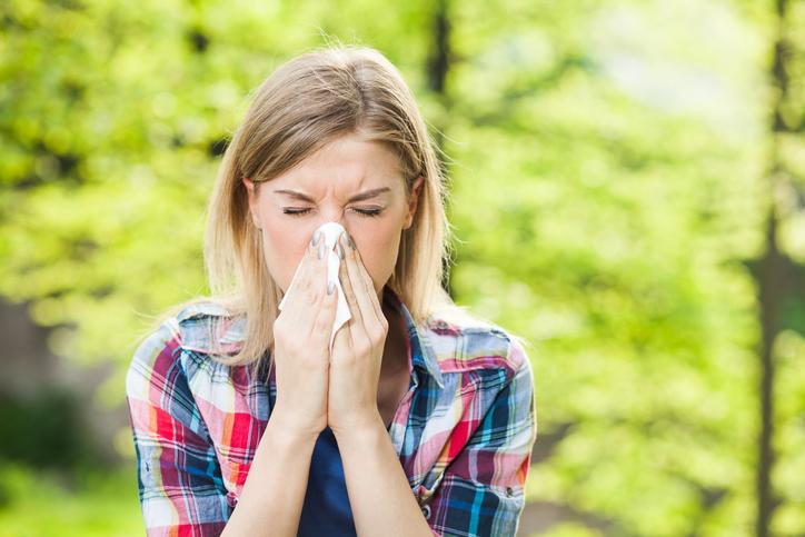 「花粉が入ってきた時に、鼻水や涙で洗い流す、くしゃみで吹き飛ばす、鼻詰まりを起こすことによって、花粉を体内に入れないように守っている