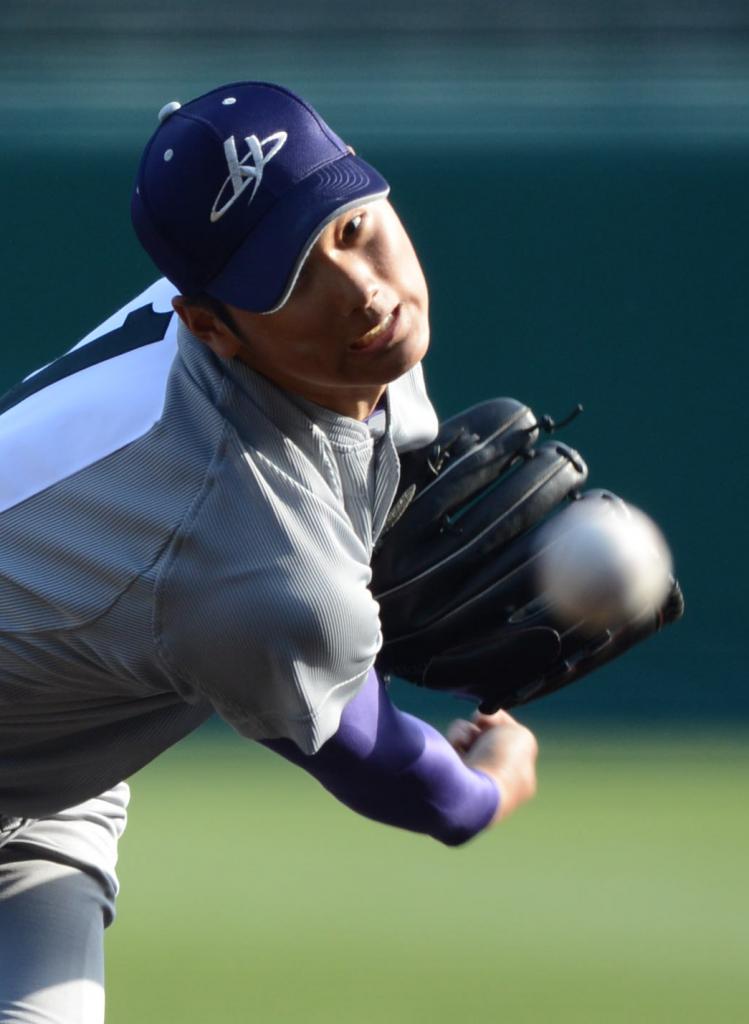 甲子園で力投する高校生時代の大谷翔平