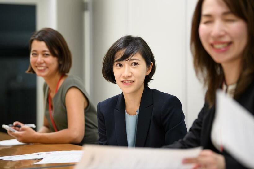 1年のうち日本に帰るのは数回。今は仕事以外の時間は子育てをしているが、楽しくて仕方がない（撮影／今祥雄）