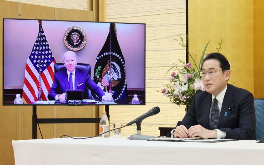 オンライン形式で開かれた日米首脳会談に臨む岸田首相/1月21日夜、首相官邸(photo 内閣広報室提供)