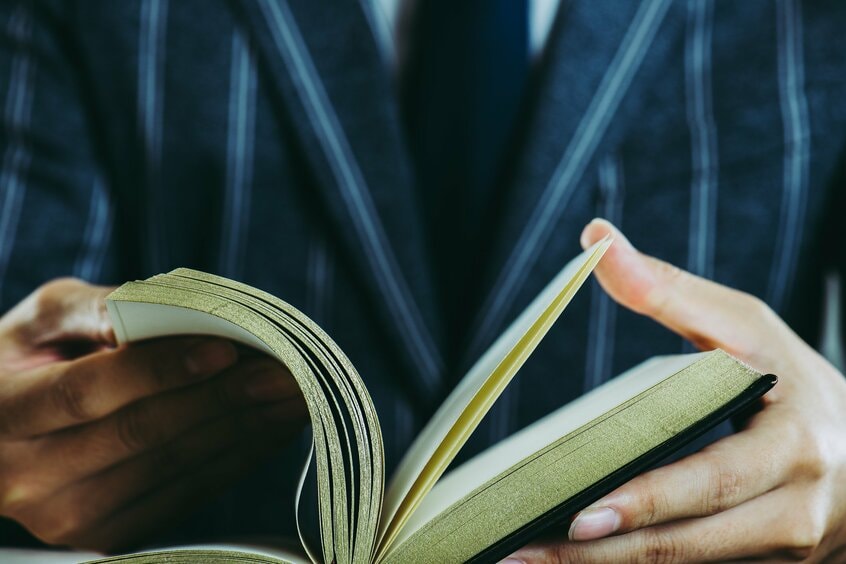 「本との出会い」は、新しい知識や価値観との出会い、そして人生を豊かにするきっかけとなる、素晴らしい経験(写真:Getty Images)