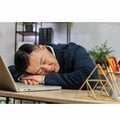 「睡眠負債」が日本人の生産性を下げている? 1日1時間を取り戻すのに「4日」という現実