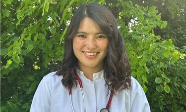 研修医でも年収1000万　日本の医学部を避け「ハンガリー」で医者になる選択をした若者たち
