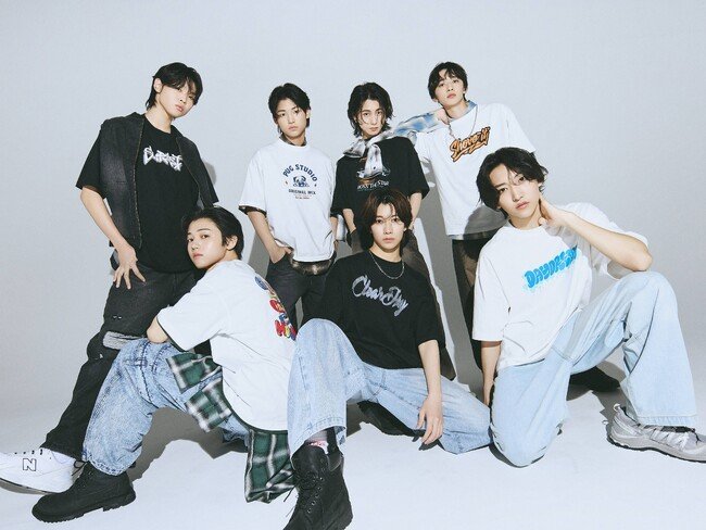 写真・図版(1枚目)| WEGO Tシャツコレクション「WEGOTEE 2025」ビジュアルにTOBE所属の新グループ『CLASS SEVEN』が初登場!