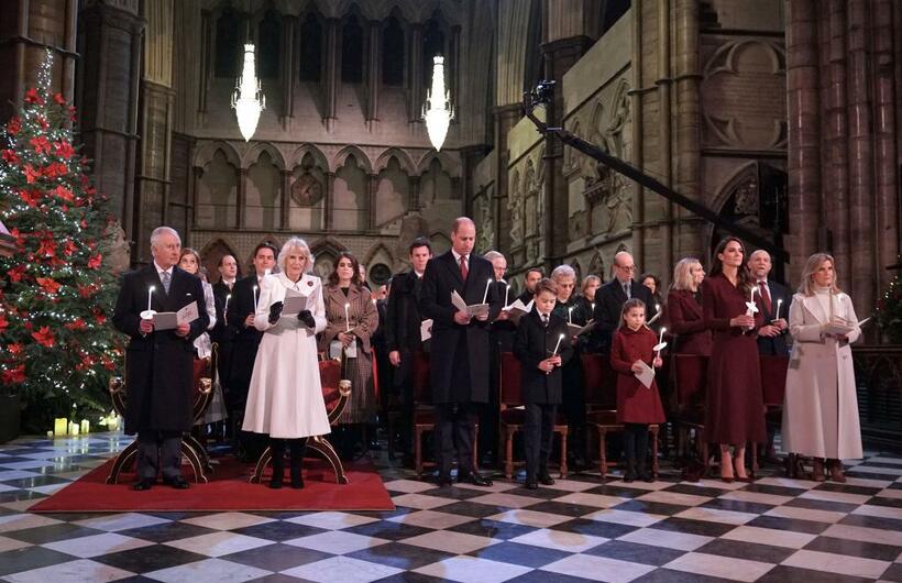 ウェストミンスター寺院で行われたクリスマスコンサートに参加する英王室一家（2022年12月15日、代表撮影／ロイター／アフロ）