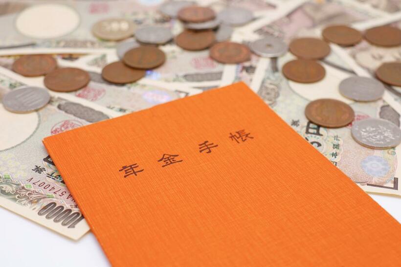 「老後に2千万円足りない」騒動も影響してか、公的年金だけでは不安だという人がiDeCoに加入するケースが急増している（ｇｅｔｔｙｉｍａｇｅｓ）