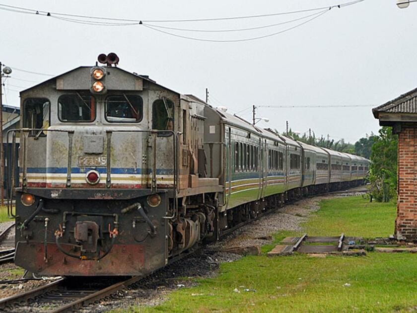 今回乗車したトゥンパッ発JBセントラル行き27列車（撮影／植村 誠）