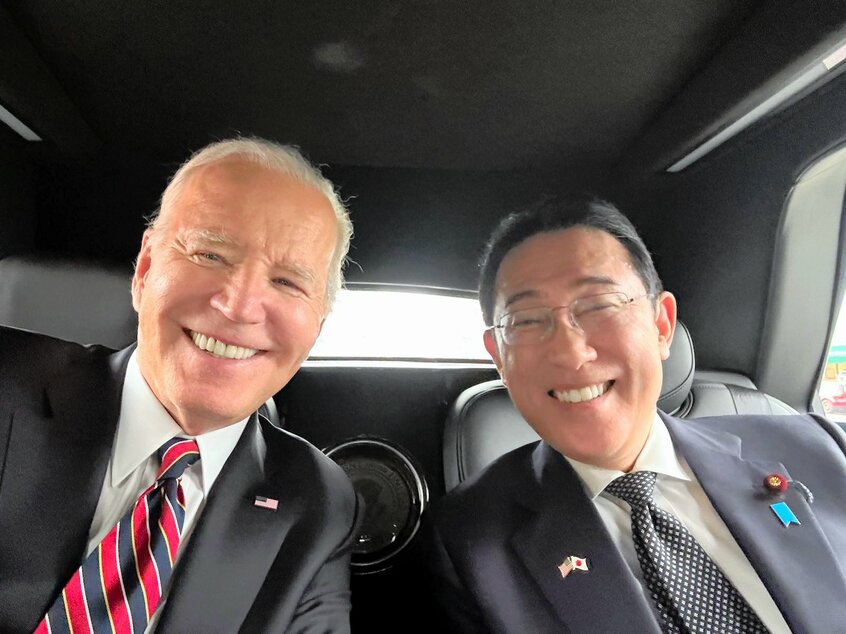 バイデン米大統領がX(旧ツイッター)に投稿した岸田文雄首相とのツーショット写真=バイデン氏のXから
