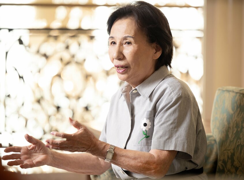 インタビューに答える田中真紀子氏(photo 横関一浩)