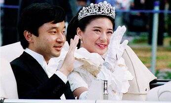 雅子さまの「純白のドレス」をもう一度見られる 愛子さまの「いちごパフェ」も ご結婚30年「特別展」後期