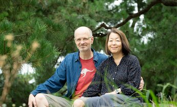 「愛は計算や理論じゃないから」 互いのキャリアを積む11年の遠距離結婚中は毎日電話を