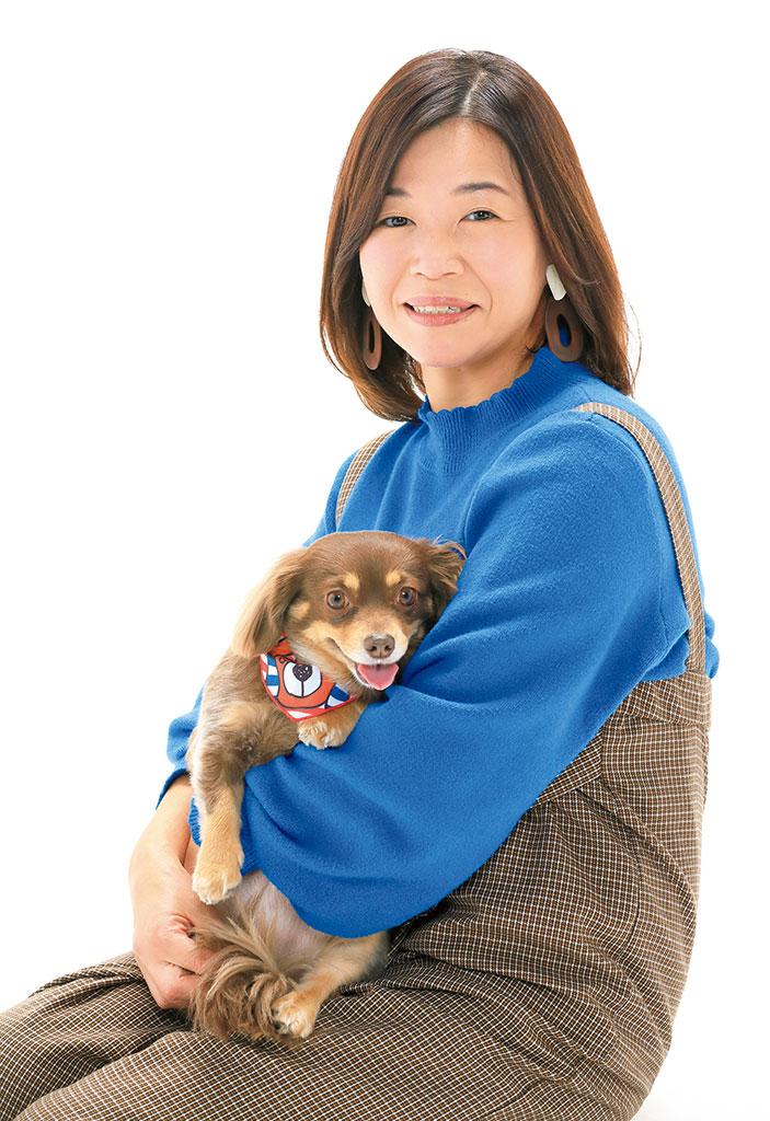 この子が来て、私の感情が豊かになった大久保佳代子さんとパコ美ちゃん(4歳メス)おおくぼ・かよこ/愛知県生まれ、千葉大学文学部文学科卒業。1992年、幼なじみの光浦靖子さんとコンビ「オアシズ」を結成。同年にデビューし、バラエティー番組「めちゃ×2イケてるッ!」でブレーク。情報番組のコメンテーターなど幅広く活躍。(撮影/写真部・松永卓也、ヘアメイク/金子友美、スタイリスト/野田奈菜子)