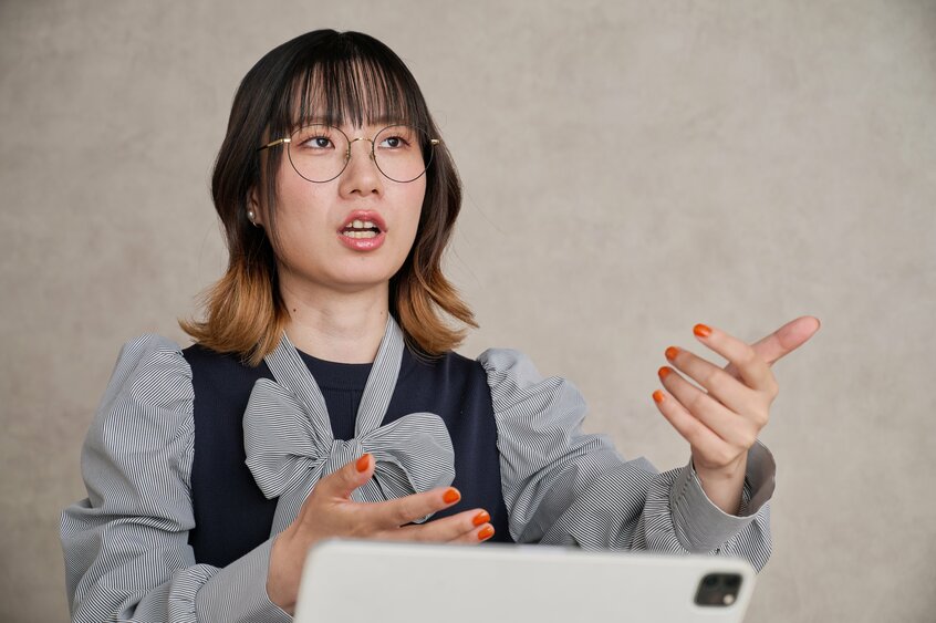 たかまつ・なな/大学時代にフェリス女学院出身のお嬢様芸人としてデビュー。笑下村塾を設立し、中高への出張授業を通して若者に社会問題を伝えている(写真:笑下村塾提供)