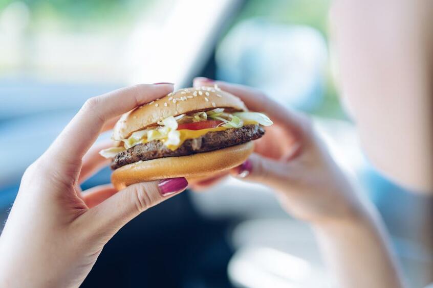 「マックのハンバーガーやポテトは腐らない」という都市伝説が、折に触れて盛り上がるのはなぜか(※写真はイメージですGettyImages)