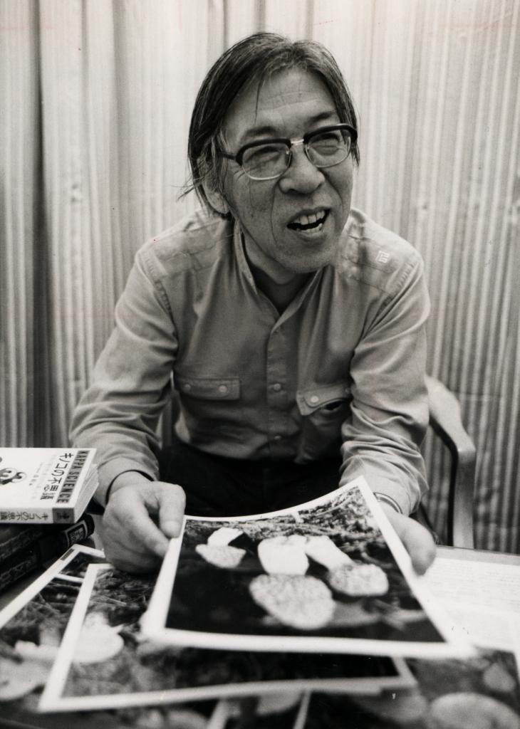 キノコの神秘について語る森毅さん(1989年5月、朝日新聞社提供)