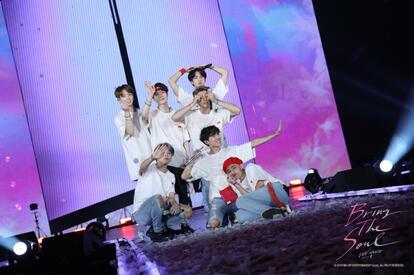 ２０１３年に韓国で、１４年に日本でデビュー。７月３日に発売された日本１０ｔｈシングル「Ｌｉｇｈｔｓ／ Ｂｏｙ Ｗｉｔｈ Ｌｕｖ」は、初週６２.１万枚を売り上げる大ヒットを記録　（ｃ）２０１９ ＢＩＧ ＨＩＴ ＥＮＴＥＲＴＡＩＮＭＥＮＴ Ｃｏ.Ｌｔｄ., ＡＬＬ ＲＩＧＨＴＳ ＲＥＳＥＲＶＥＤ.