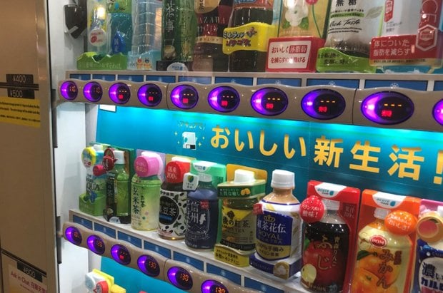 東京駅の全面ストで「売り切れ」が続出した自販機（提供写真）