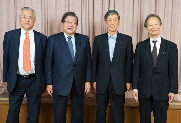 （左から）神埼氏、横路氏、高村氏、江田氏（撮影／写真部・堀内慶太郎）